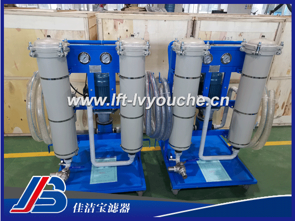 YBLL50濾油車：  YBLL50濾油車是佳潔寶濾器生產(chǎn)的一款濾油機(jī)，八級(jí)過(guò)濾，達(dá)到NASA5級(jí)。    YBLL50濾油車參數(shù)：  型號(hào)：可移動(dòng)濾油機(jī) 規(guī)格：YBLL50  品牌：佳潔寶 貨期：20個(gè)工作日 過(guò)濾介質(zhì)：除雜除水 過(guò)濾精度：3微米 過(guò)濾流量：50L/min 過(guò)濾介質(zhì)：油液  其他產(chǎn)品推薦：  賀德克濾油車      PALL頗爾濾油車       高精度濾油車       便移式濾油車